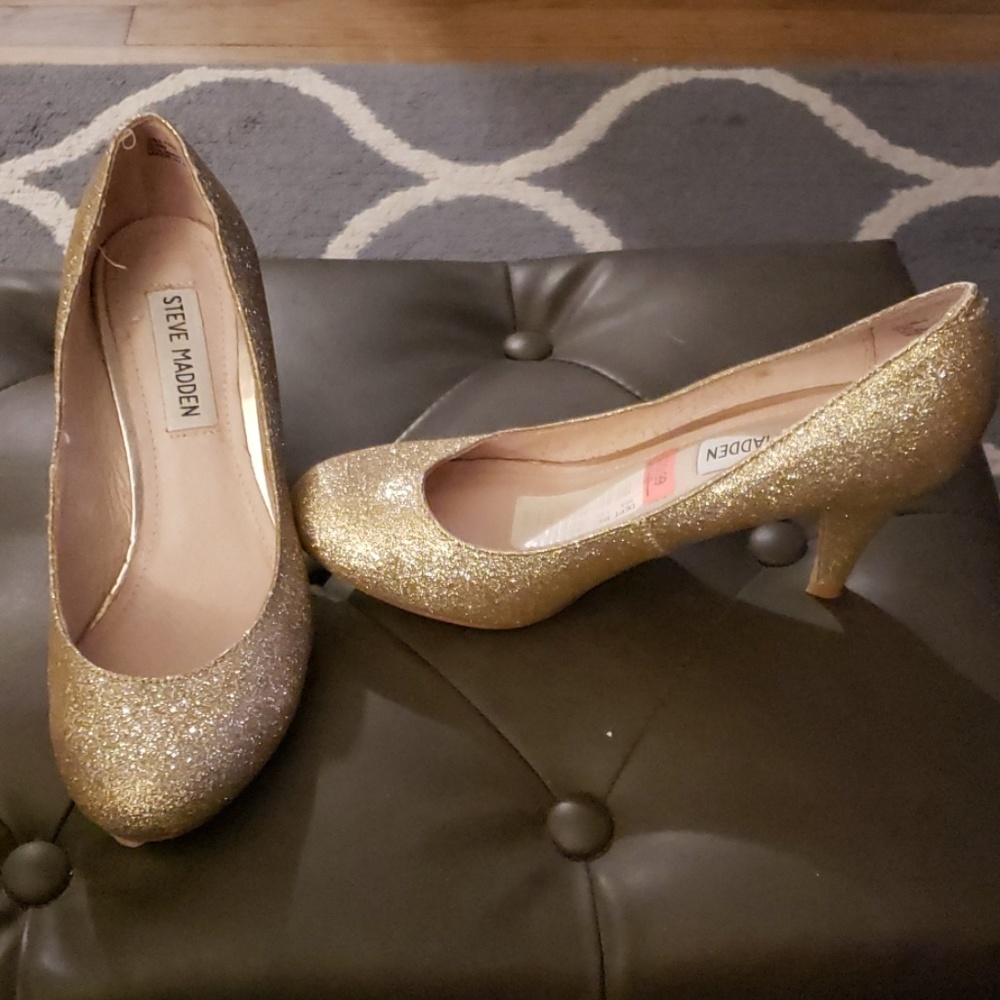 💥 2 pair of shoes for $20 dollars💥